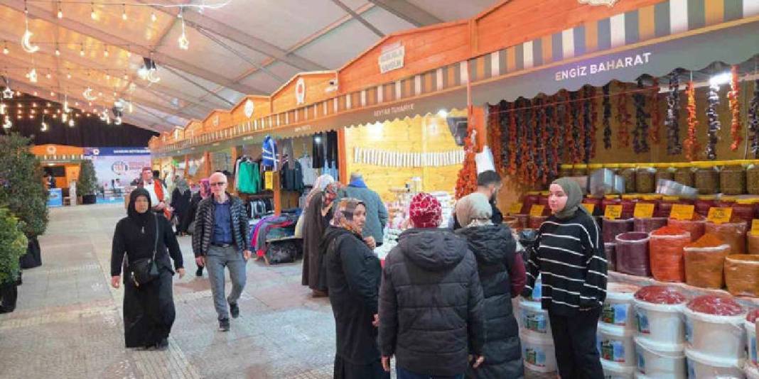 Sadece büyükler değil küçükler de bayılıyor: ‘Ramazan Sokağı’ coşkuyu artırıyor! 4